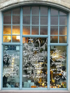 Okt-23_Jubilaeum-30-Schaufenster